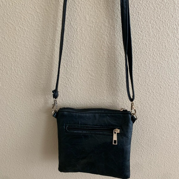 Black rose detailed purse!! - Picture 3 of 4